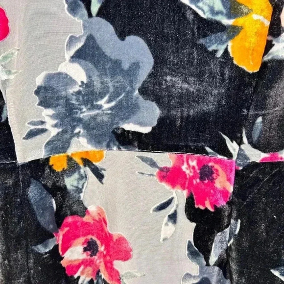 French Connection Size 0 Floral Velvet Like Mini Sheath Dress - Picture 6 of 12